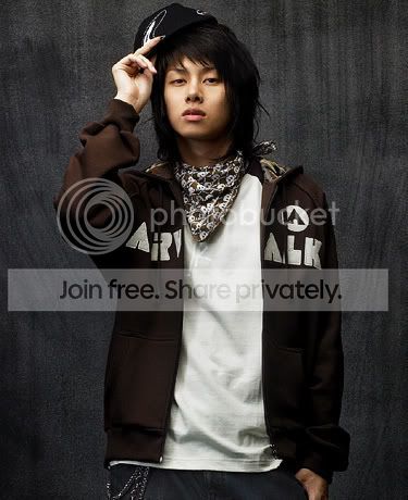 Heechul2.jpg Heechul image by MomoiroSakura7_