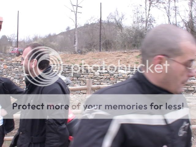 http://i381.photobucket.com/albums/oo253/Guzzila/DSC00488.jpg