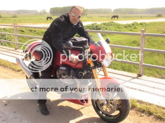 http://i381.photobucket.com/albums/oo253/Guzzila/DSC00529.jpg