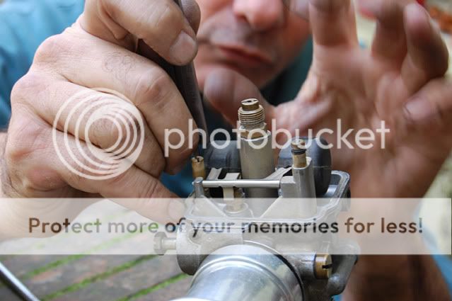 http://i381.photobucket.com/albums/oo253/Guzzila/Service%20850%20Le%20Mans/DSC_6626.jpg
