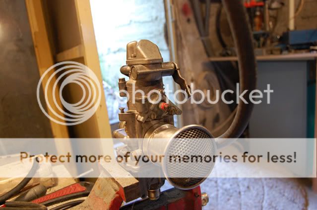 http://i381.photobucket.com/albums/oo253/Guzzila/Service%20850%20Le%20Mans/DSC_6630.jpg