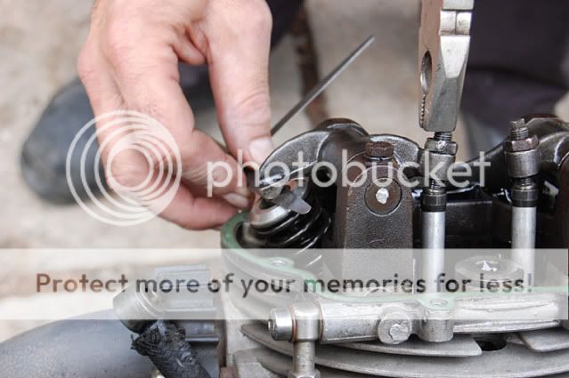 http://i381.photobucket.com/albums/oo253/Guzzila/Service%20850%20Le%20Mans/DSC_6633.jpg